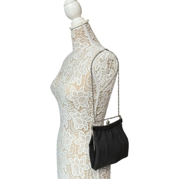 Vintage Black Pleated Clutch with Adjustable Chain Kiss Lock Evening Bag - Picture 3 of 12